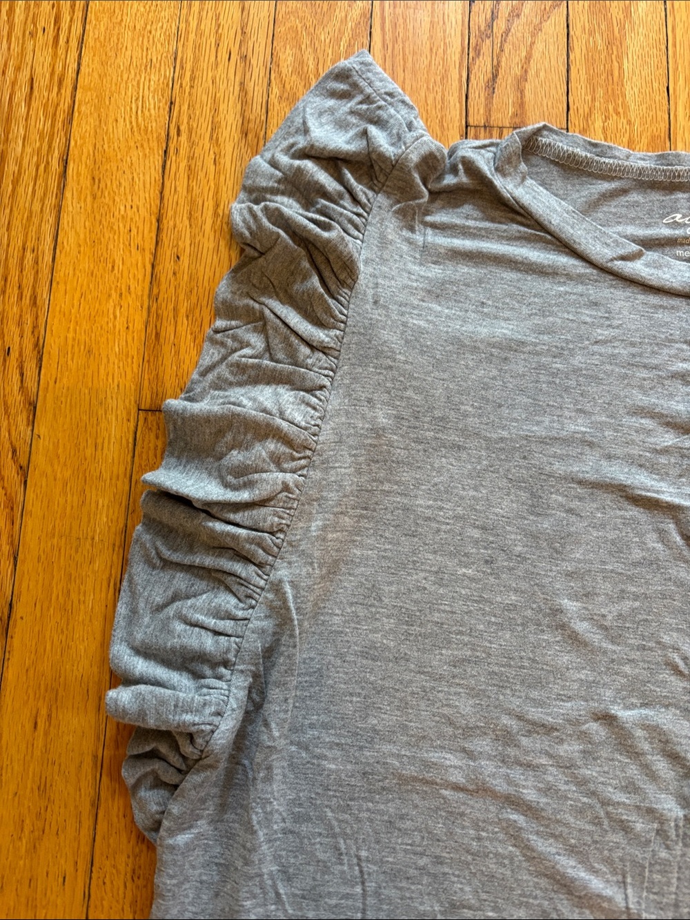 Alya Gray Ruffle Sleeve Crewneck Tee tank size medium - Picture 3 of 4